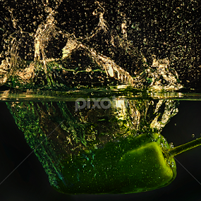 splash-631257s by Moussa Idrissi - Abstract Water Drops & Splashes