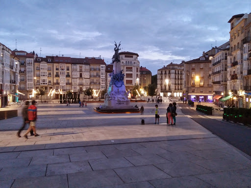 Plaza de la Virgen Blanca (Vitoria)
