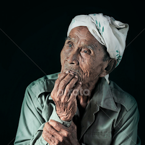 Pak cha III by Chegu Diman - People Portraits of Men