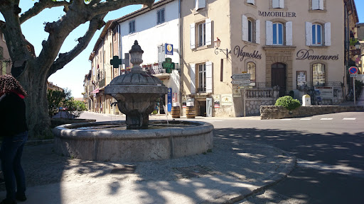 Fontaine Châteauneuf Du Pape