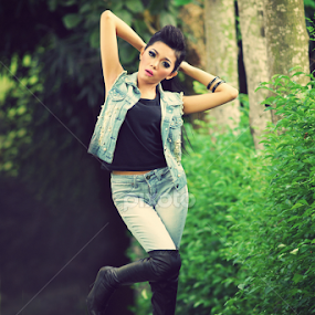 Berakting by Takkan Ada - People Portraits of Women