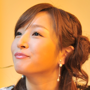 市野瀬瞳アナ写真集_2013冬_01 logo
