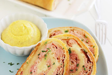 3-Ingredient Baked Ham and Cheese Rollups