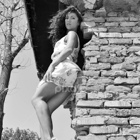 you can't hide by Bianca Oana - Black & White Portraits & People