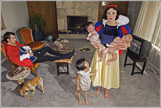 [funny-pictures-humor-snow-white-costume-wife-mother[3].png]