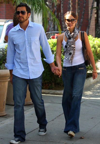 [Jessica+Alba+Cash+Warren+Out+Brentwood+xDR8224IFc2l.jpg]