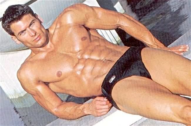 [muscle-male-model-TJ-Hoban-29.jpg]