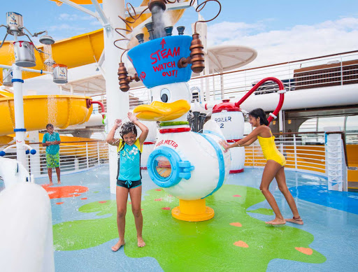 Disney-Magic-splash-zone - Kids can keep cool and have some splashy fun in the water-themed splash zone on deck 9 of Disney Magic. 