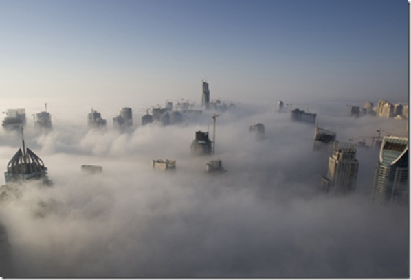 cladiri deasupra norilor-Dubai