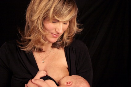 [mom-breastfeeding[5].jpg]