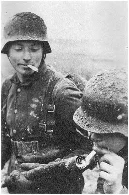 [funny-pictures-german-soldiers-second-world-war-004[2].jpg]