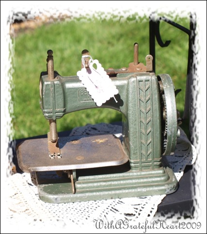 Laurie Sewing Machine