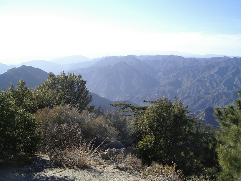contrasting small and large sawteeth that are mountaints