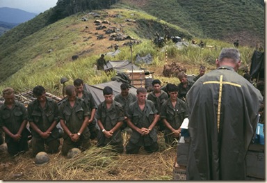 soldiers-pray-with-army-chaplain-vietnam