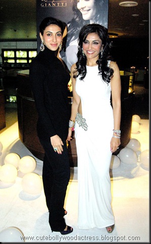 sushmita-and-lara-dutta-graces-queenie-dhodys-giantti-launch44