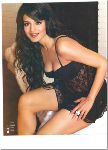 ameesha patel nude-the-man1