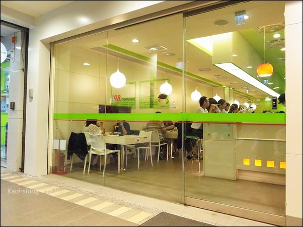 高雄。石二鍋，吃火鍋好溫暖～☼