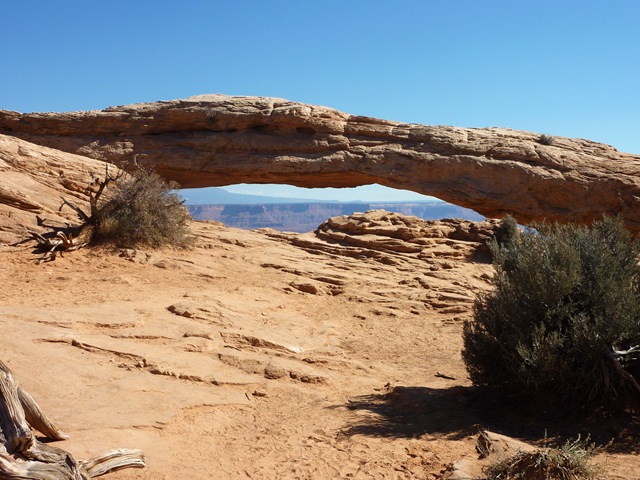 [Canyonlands Nat'l Park Mesa Arch 3.jpg]