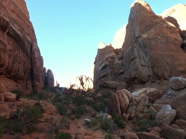 [Arches Nat'l Park Fiery Furnace from bottom 5[3].jpg]