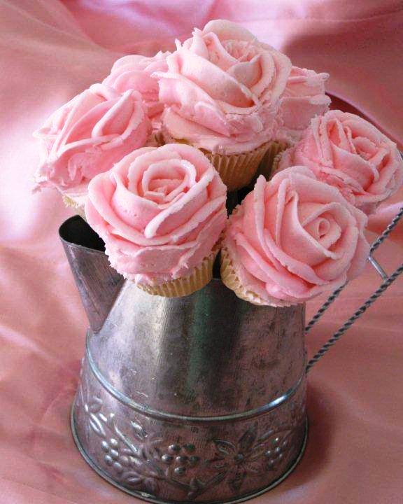 Rose-Frosting-Cupcakes1