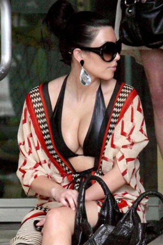 [Kim_hadashian_hot_photo_4[6].jpg]