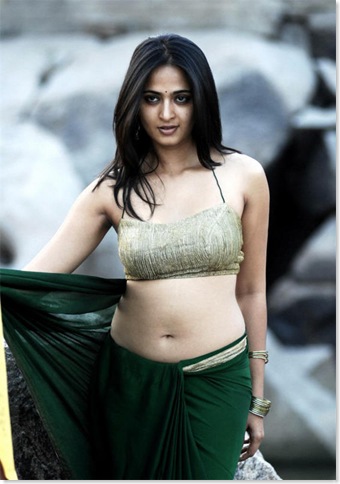 Telugu Actress Anushka Shetty looking sexy in Saree.. (2)