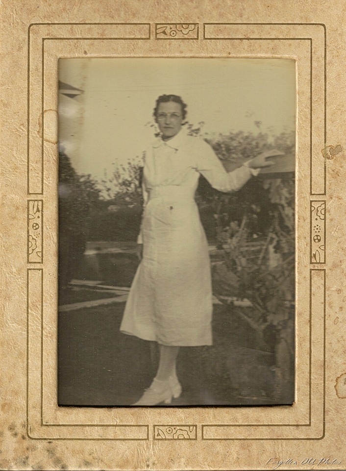 [Nurse photo in frame Dorset Antiques[7].jpg]