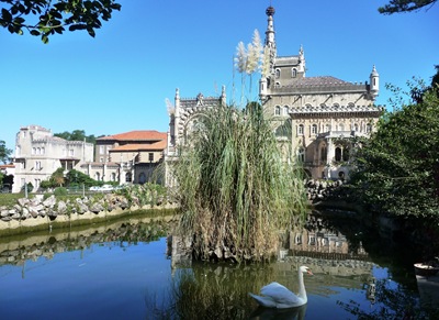 [25-  Palácio de Buçaco-lago em frente com cisne[4].jpg]