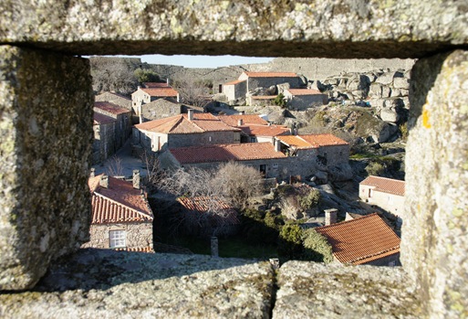 sortelha - vista da vila a partir da janela do castelo