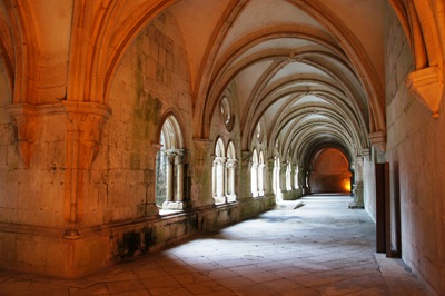 [Mosteiro de Alcobaça - corredor do claustro[4].jpg]