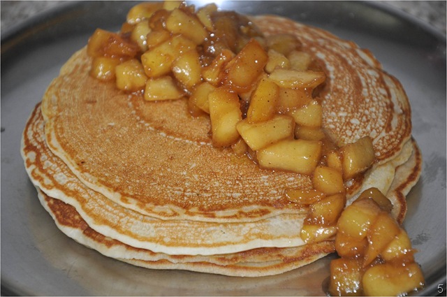 [Eggless Pancakes with Cinnamon Apples Topping[3].jpg]