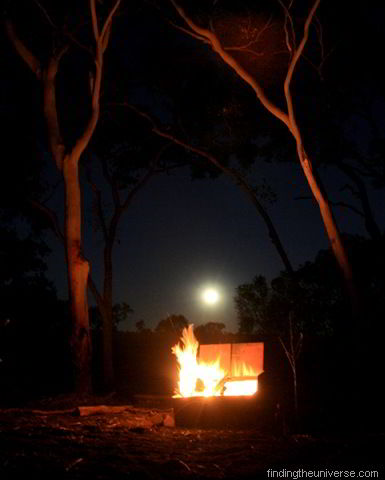 [Outback campfire with moon rise - Northern Territory - Australia[6].jpg]