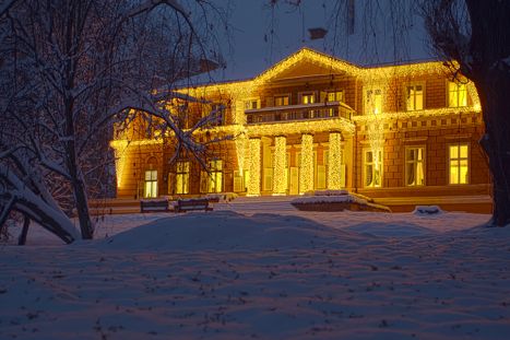 Castelul Săvârşin e pregătit de sărbători. Vezi cum a fost decorat pentru a-şi primi regele! Castelul Săvârşin e pregătit de sărbători. Vezi cum a fost decorat pentru a-şi primi regele!