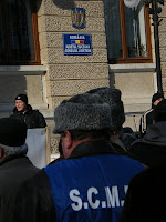 Protestul organizat de Sindicatul Cadrelor Militare Disponibilizate, în Rezervă şi Retragere - 24 ianuarie 2011, Suceava, Palatul administrativ