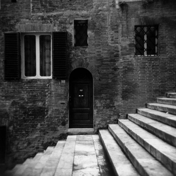 Historic-place-black-and-white-photo
