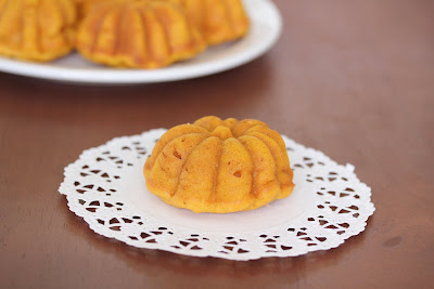 photo of one pumpkin mochi cake