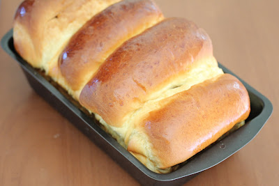 photo milk bread in a pan