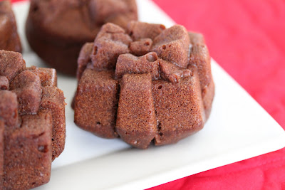 close-up photo of a chocolate cakelet