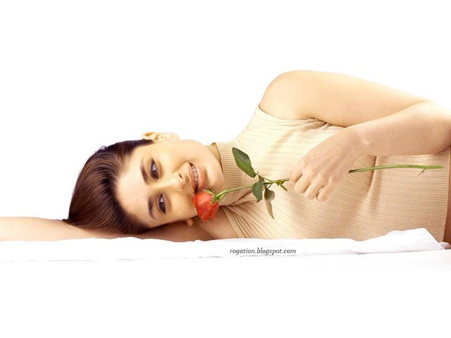 [kareenakareenakapoor524.jpg]