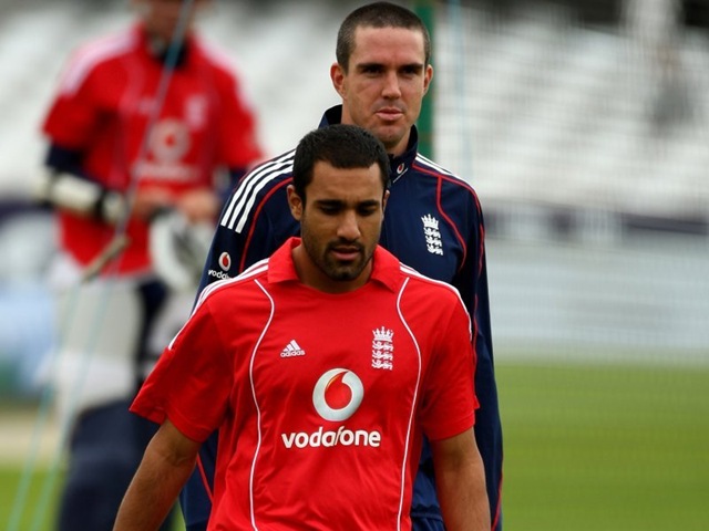 [Ravi Bopara & pietersen[3].jpg]