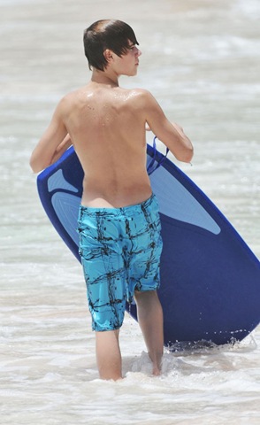 [justine bieber shirtless hot[4].jpg]