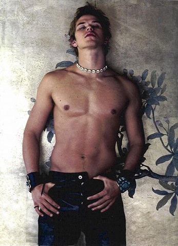 [kellan_lutz_shirtless[3].jpg]