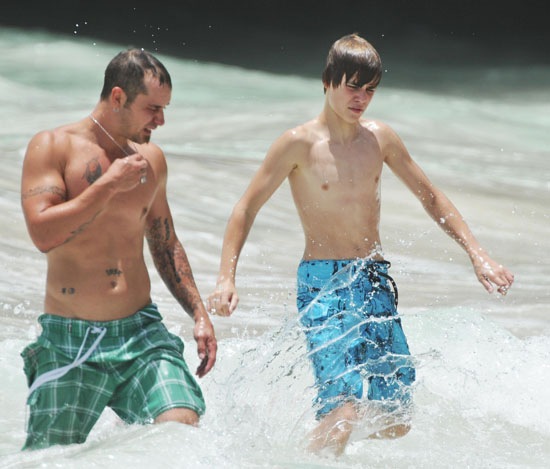 [justine bieber shirtless photo[3].jpg]