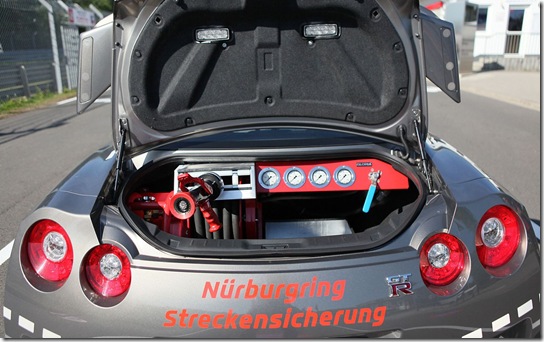 2010-nissan-gt-r-nurburgring-emergency2