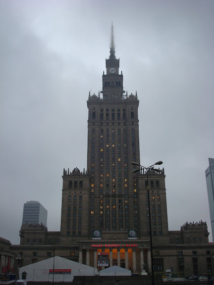 https://lh3.ggpht.com/_8N38KYq2cM4/RxyU_H8mEBI/AAAAAAAAAcQ/B93UiheovCQ/s576/9.%20Palac%20Kultury%20I%20Nauki.JPG