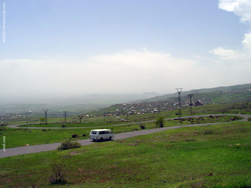 Гора Арагац и крепость Амберд (Армения)