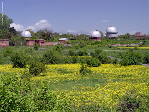 Гора Арагац и крепость Амберд (Армения)