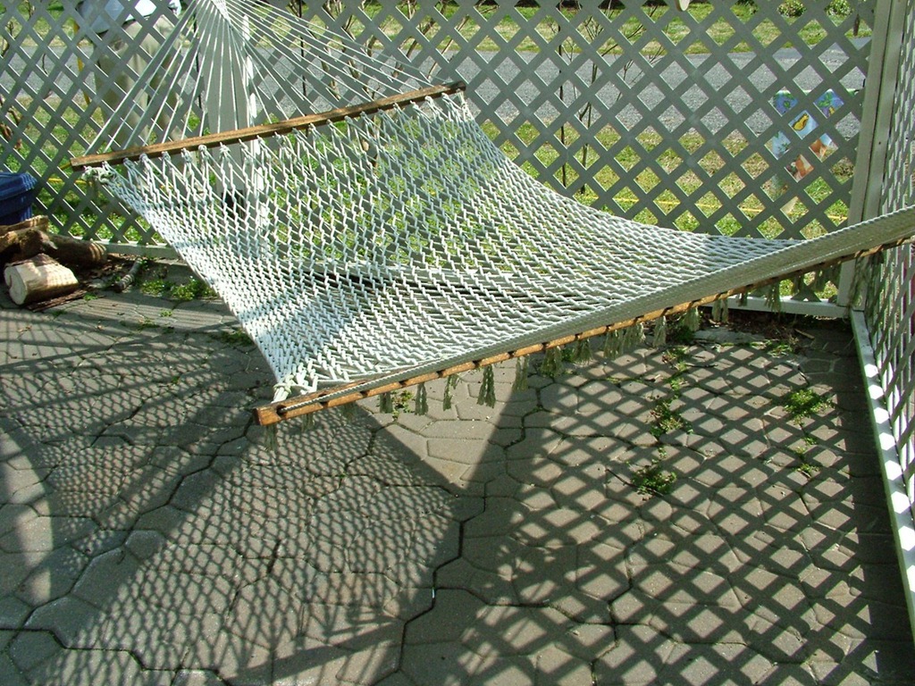 [0324-patio-hammock1[1].jpg]