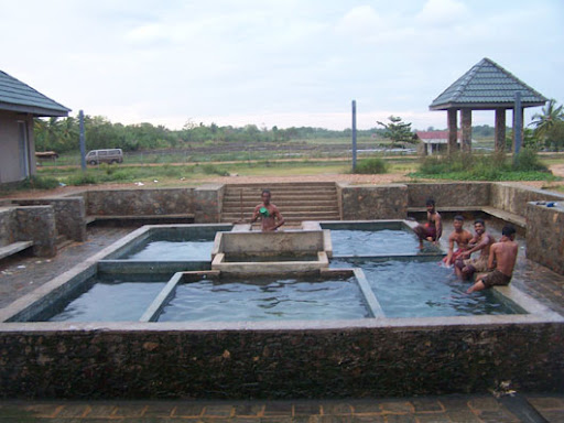 Madunagala_Hot_Water_Springs_02_web.jpg