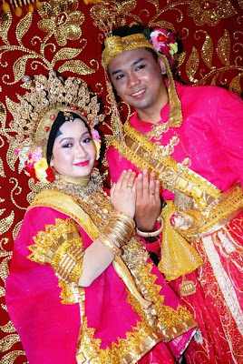  nikah  dengan baju  adat sulawesi indonesia Gudangtulis